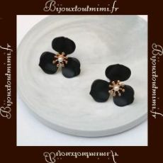 Boucles d'Oreilles Style Fleurs Noires & Perles