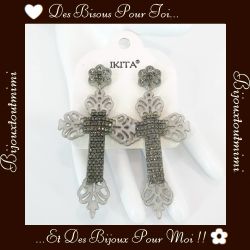 Boucles d'Oreilles Pendantes Croix par Ikita Paris